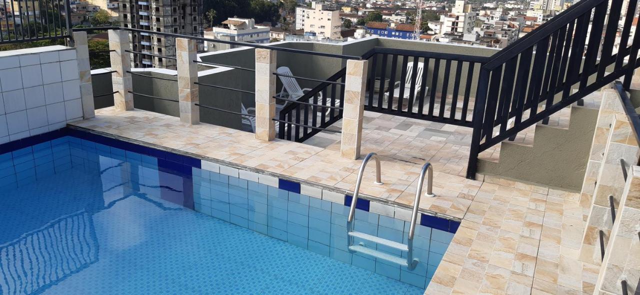 Beachside Condo: Pool, Bbq & Flexible Check-in Guaruja