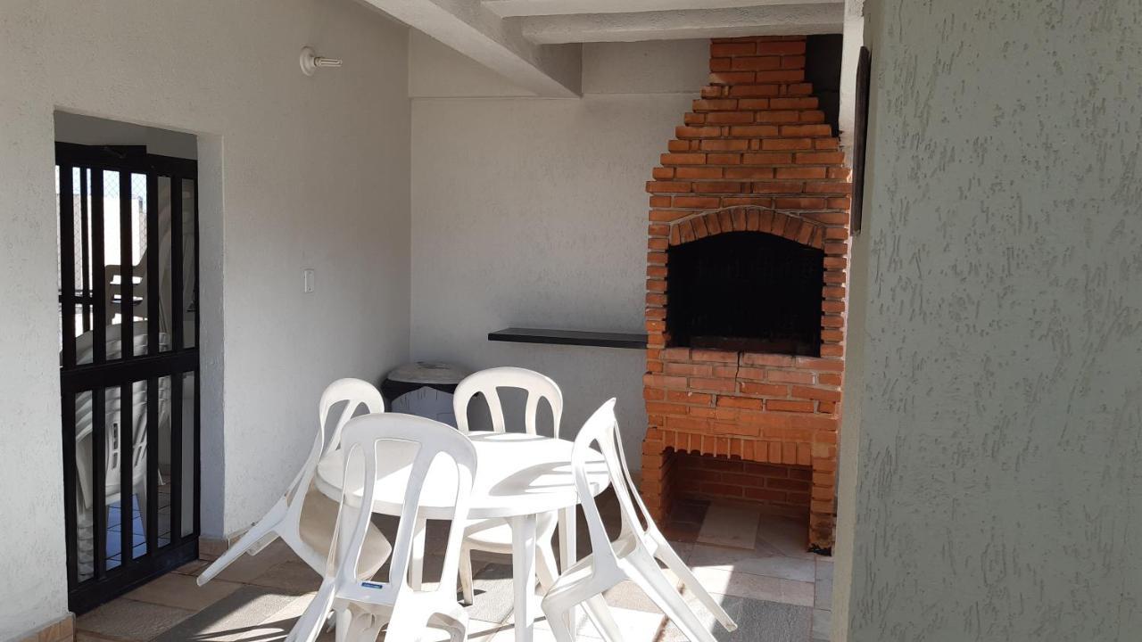 Beachside Condo: Pool, Bbq & Flexible Check-in * Guaruja