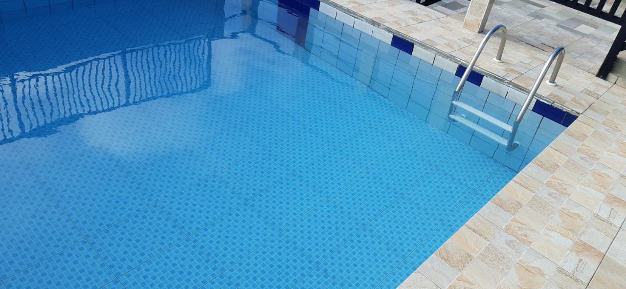 Apartment Beachside Condo: Pool, Bbq & Flexible Check-in Guaruja