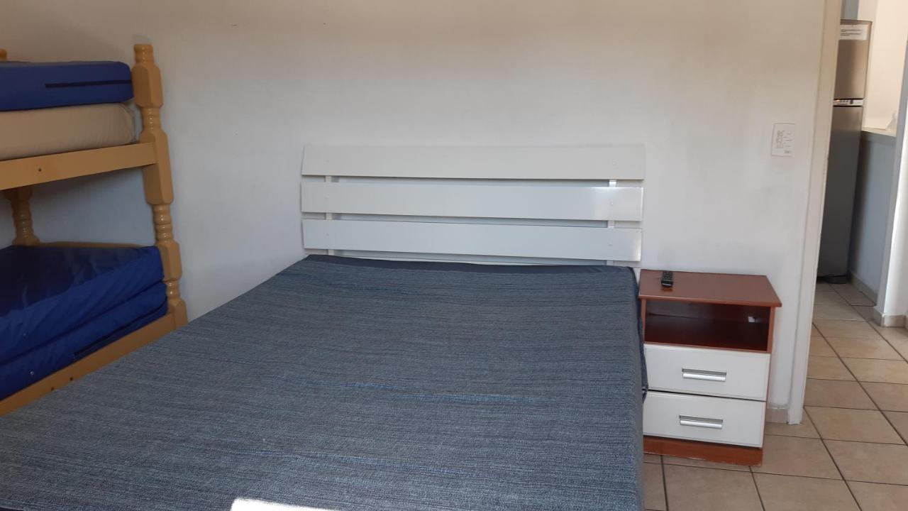 Beachside Condo: Pool, Bbq & Flexible Check-in * Guaruja